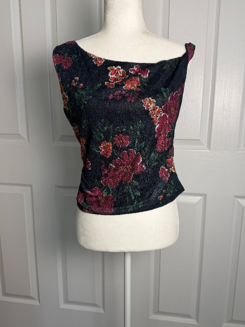Vivi Mesh Stretch Lace Black & Red Floral Off Shoulder Asymmetrical Top Size Med
